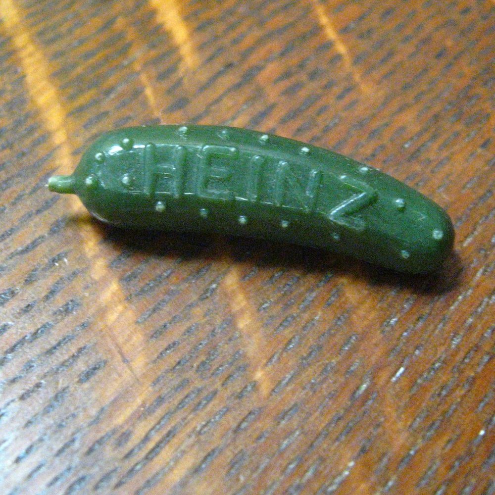 🥒 Heinz Green Pickle Vintage Lapel Pin